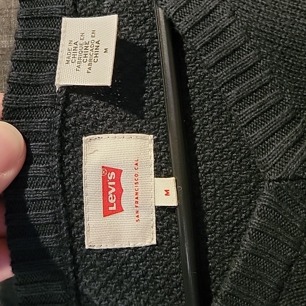 levi's sweater - Picture 2 of 3